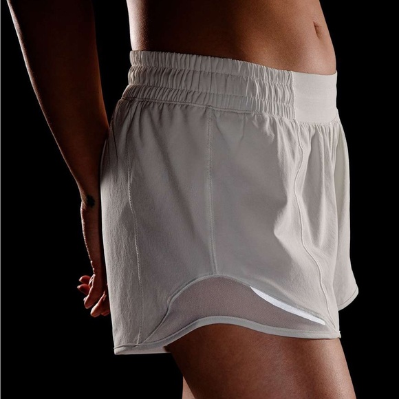 lululemon athletica Pants - Lululemon Hotty Hot Low-rise Lined Short 4” White Sz 6/8